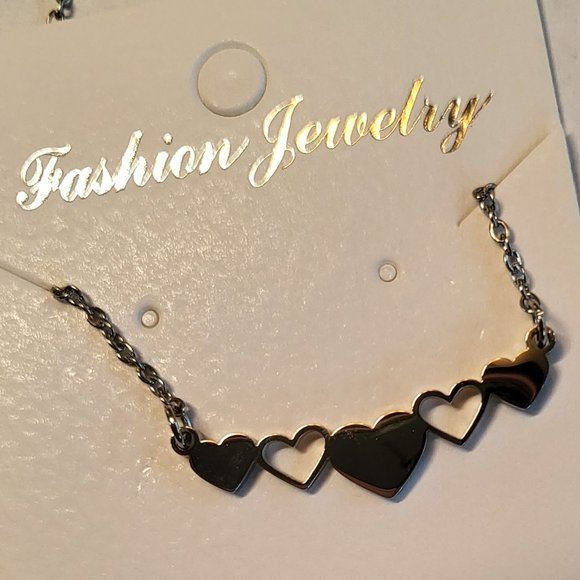 Fashion Jewelry Jewelry - *4/$20* New! Fashion Jewelry silver tone heart necklace on an 18-inch chain